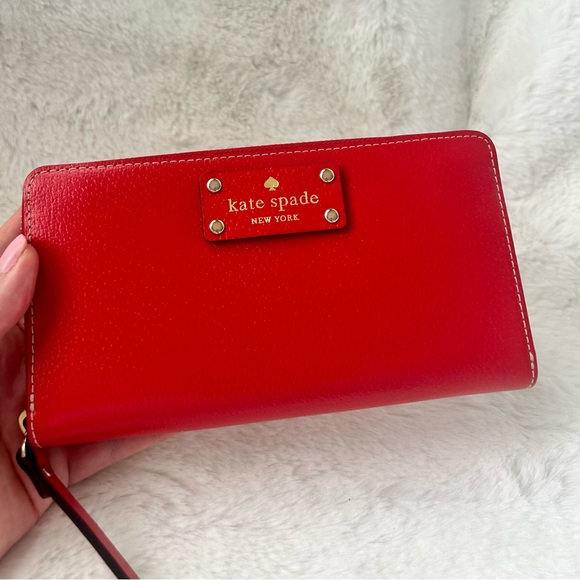 Kate Spade Red Purse and wallet Set. Cherry Red in excellent condition❤️ - Picture 9 of 9
